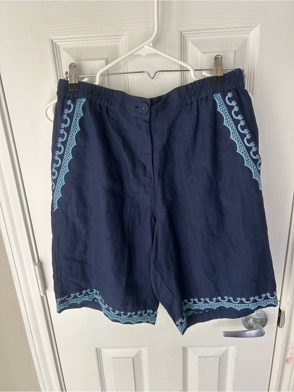 Johnny Was navy blue linen shorts in size small